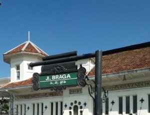Jalan Braga Kota Bandung: Ikon Wisata Bersejarah yang Tak Pernah Kehilangan Pesona