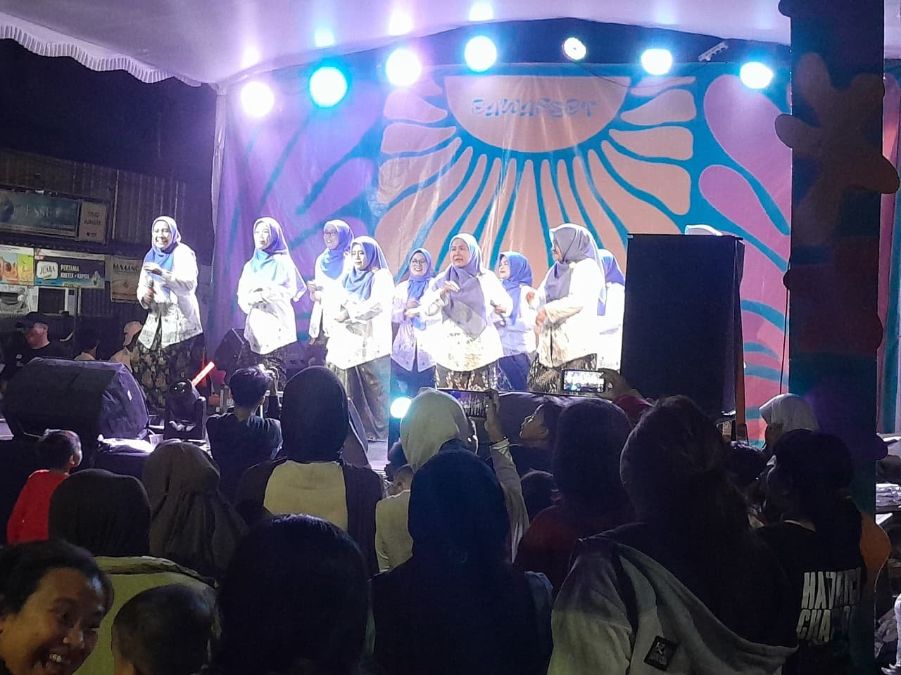 Kemeriahan perayaan puncak 17 Agustusan di Kelurahan Dungus Cariang, Kota Bandung