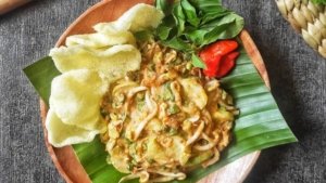 Keterangan gambar: Makanan khas sunda Karedok.
